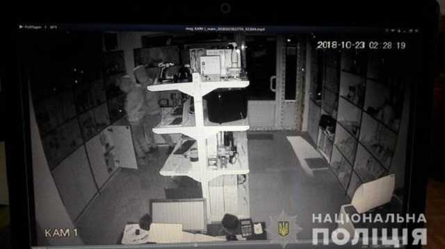 В Харькове школьники обчистили магазин техники