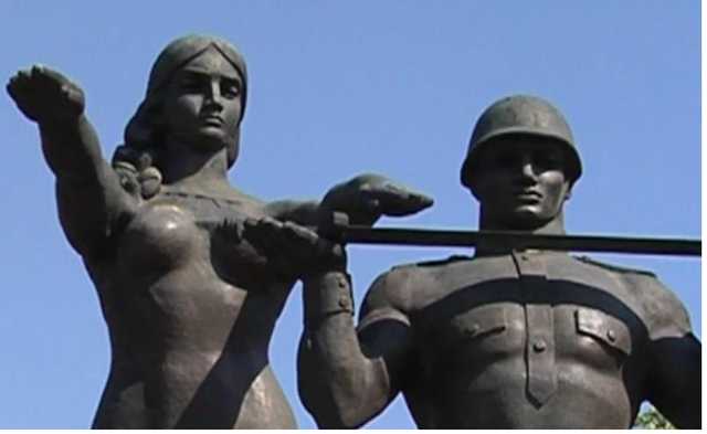 Во Львове начали работы по сносу Монумента славы