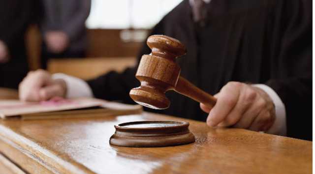 Судья Конституционного суда “выгулял” в Раду часы за 45 минимальных зарплат