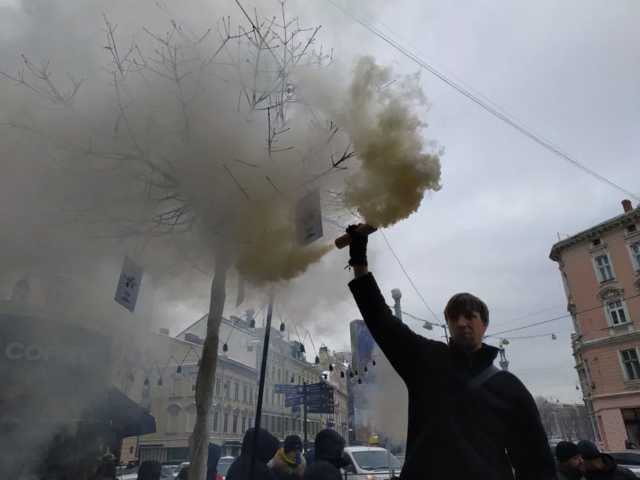 Во Львове пытались захватить издание, публиковавшее расследования о разворовывании земли для АТОшников