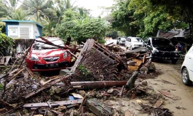 Украинцам советуют воздержаться от поездок в Индонезию, где от цунами погибли 168 человек