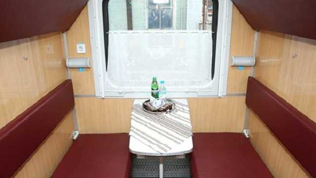 В поезде Киев — Рахов на пассажирку упала верхняя полка вместе с женщиной