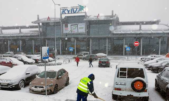 В “Борисполе” и “Жулянах” переносят и откладывают авиарейсы из-за непогоды