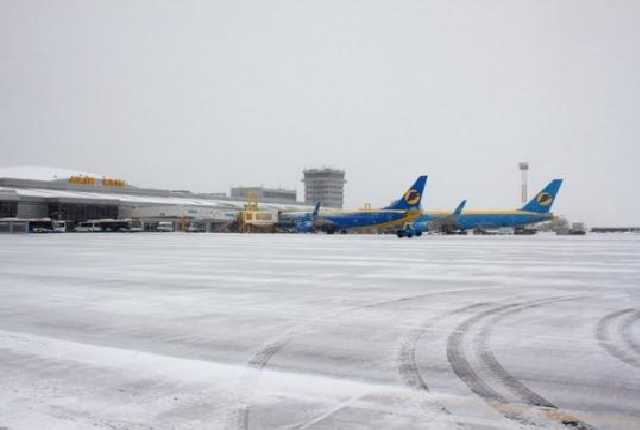 Снегопад в Украине: как работают аэропорты