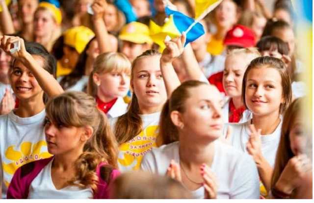 Более 70% опрошенных гордятся тем, что они украинцы