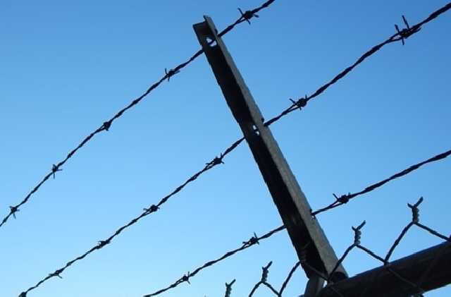 Камеры и сигнализация: Россия отгородила украденный Крым забором