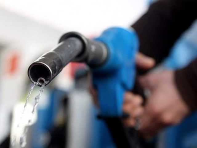 Минус 50 копеек: сети АЗС снизились цены на топливо