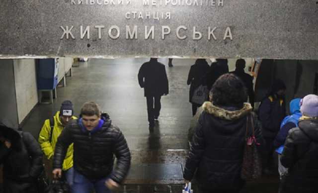 В Киеве на станции метро «Житомирская» умер мужчина