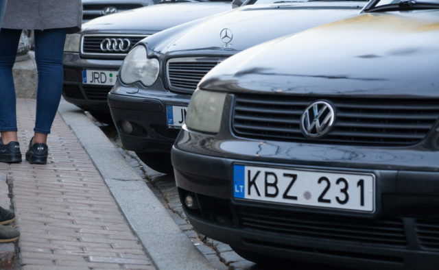 Мошенники под видом брокеров оформляли автомобили на еврономерах