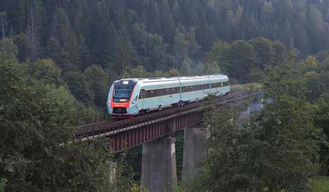 Крюківський вагонзавод створить приміський електропоїзд