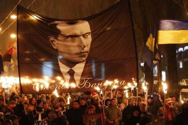Снеговики и ’’Героям слава!’’ В Киеве проходит уникальный марш в честь Бандеры