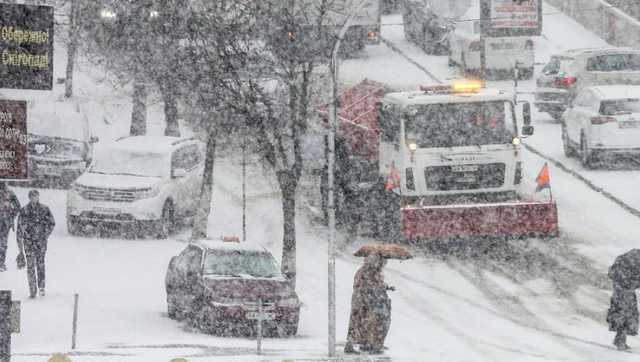 Жителей Киева предупредили о надвигающихся снегопаде и метели
