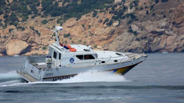 Мариупольским пограничникам передали модернизированный катер-перехватчик