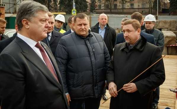 СМИ заявили, что Порошенко пытается заручиться поддержкой Филатова через строительство метро в Днепре