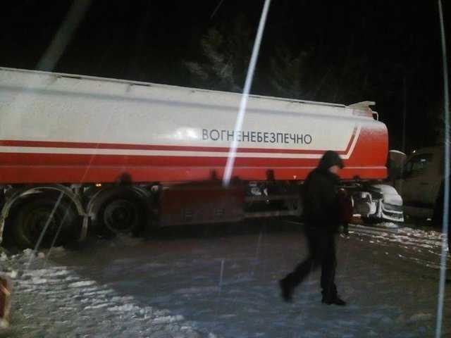 Тройное ДТП во Львовской области: автоцистерна и два микроавтобуса разлетелись на части