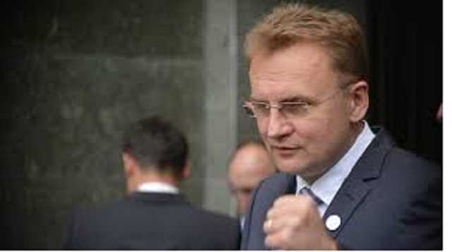 Садовой призывает Порошенко не скупать голоса, закрыть ботофермы и уволить Семочко