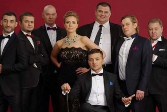 Актер студии «95 Квартал» поделился милым семейным снимком с празднования Нового года