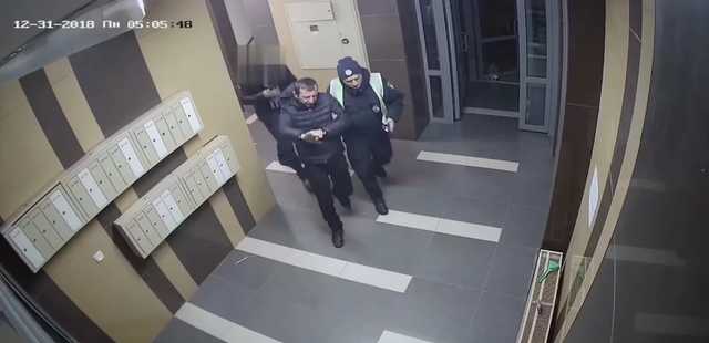 Жители киевского ЖК с дракой задержали домушника. Через несколько дней его отпустили