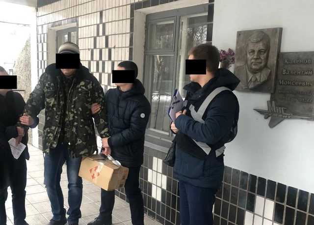 В Запорожье по подозрению во взяточничестве задержали сотрудника госпредприятия "Укроборонпром"