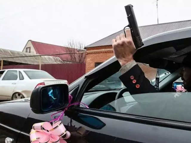 В России ребенок пошел смотреть на новогодний салют, получил пулю и умер