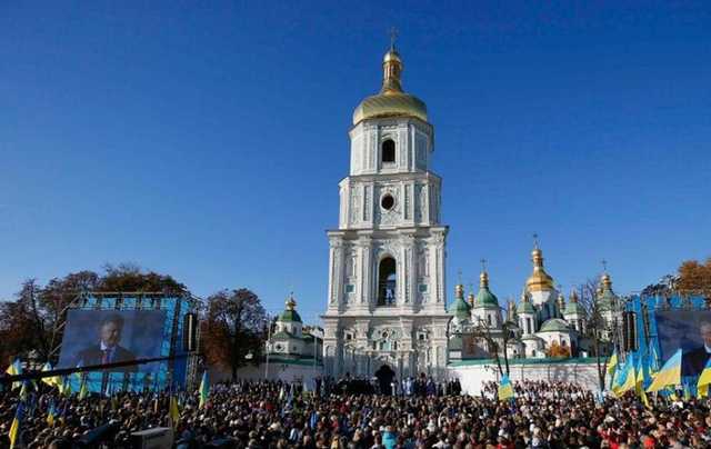 Порошенко позвал украинцев на Софийскую площадь для молитвы