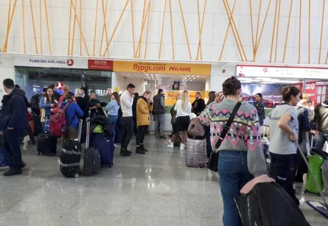 Близько 50 українців вже дві доби заблоковані у турецькому аеропорту