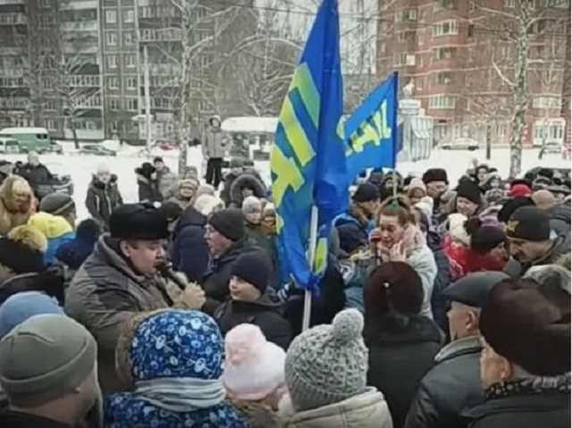 В России дважды за неделю устроили жуткую давку за бесплатными конфетами