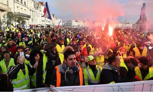Массовые аресты "желтых жилетов": задержаны почти 350 человек