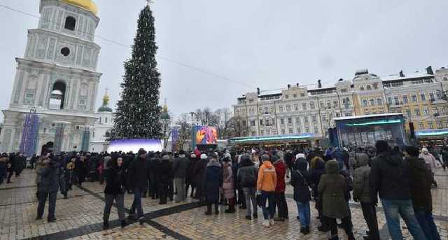 Чтобы посмотреть на Томос, выстроилась многометровая очередь