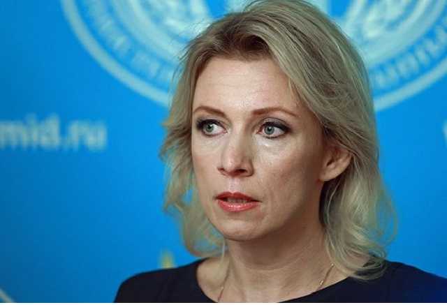 Помощница Лаврова опозорилась рождественским фото