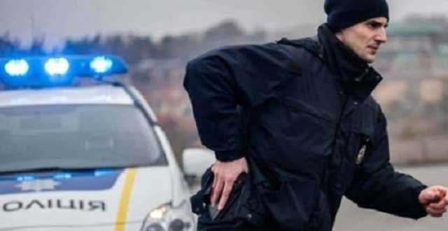 Под Киевом похитили и увезли молодого парня на темно-коричневом минивэне