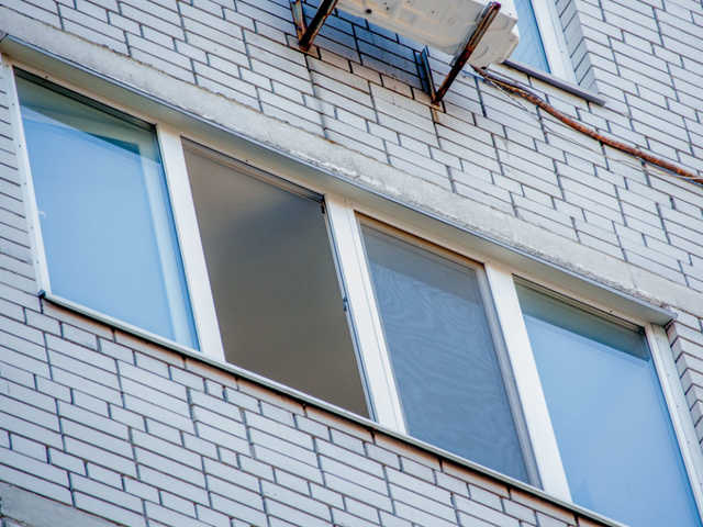 Киевлянин разбился, выбросившись из окна 13 этажа