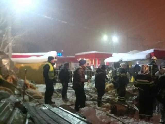 Обвал крыши в Харькове: появились данные о пострадавших и видео спасения