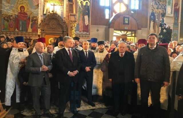 Порошенко могут посадить из-за томос-тура: дипломат объяснил почему