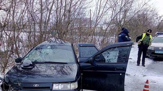 В Краматорске ВАЗ врезался в автобус: погибла вся семья