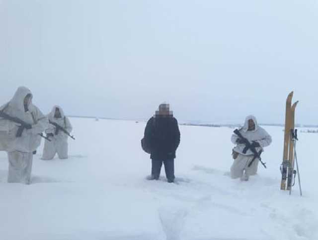 Госпогранслужба Украины: Бежавший из-под домашнего ареста мужчина обморозил конечности при попытке нелегально пересечь границу с РФ