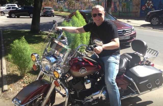 Безработный харьковский депутат покупает квартиры, путешествует по Тибету и разъезжает на элитном байке