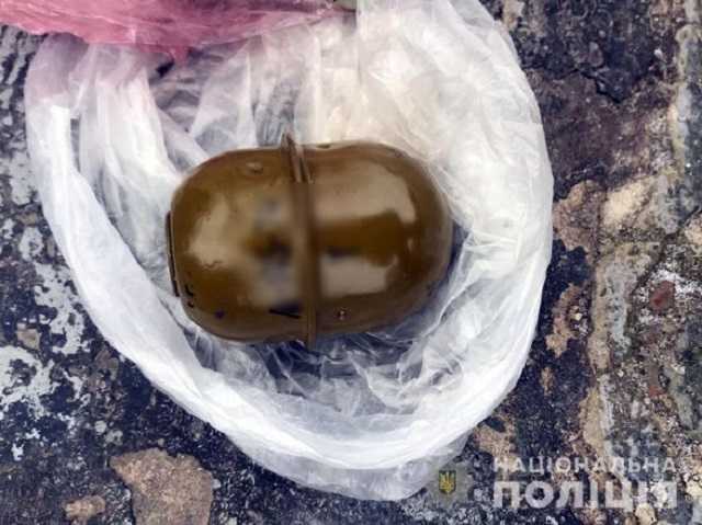 На Херсонщине мужчина пытался продать гранату прохожим