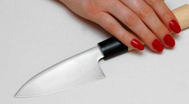 “Вместе выпивали”: в Киевской области дочь зарезала отца