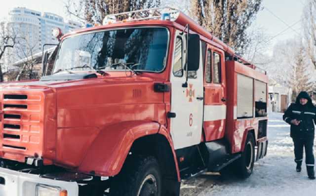 В Киеве горел частный дом: погиб хозяин