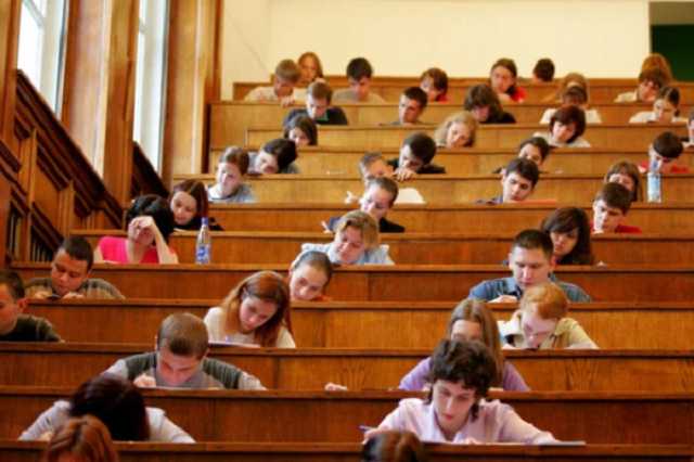 У Гройсмана хотят сократить число вузов в Украине