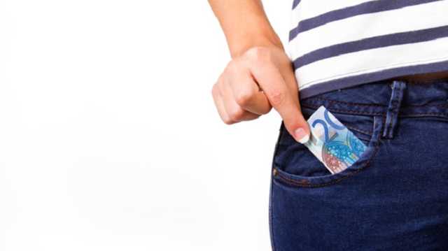 Курс евро в Украине резко опустился ниже психологической отметки