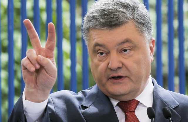Порошенко заявил, что украинцы больше всего доверяют армии и церкви