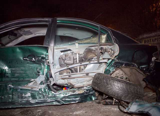 В Днепре столкнулись Mazda и Mercedes: пострадал 3-летний ребенок