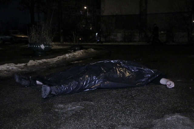 В Киеве мужчина выпрыгнул из окна 16-этажки