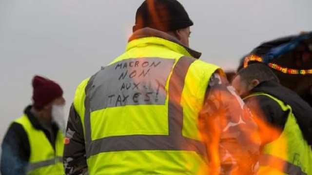 Правоохранители в Париже задержали 12 "желтых жилетов"