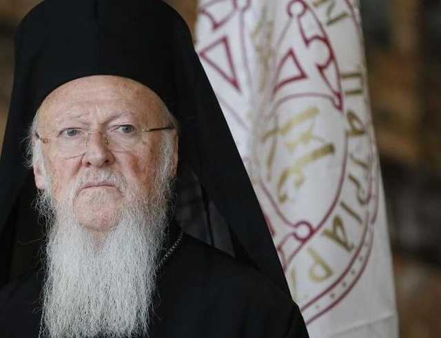 Вселенский Патриарх Варфоломей прекратил молитву по случаю Крещения во время звучания намаза