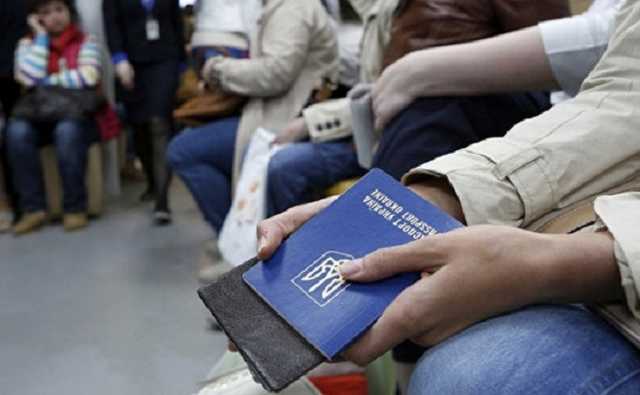 92% украинцев хотят работать за границей