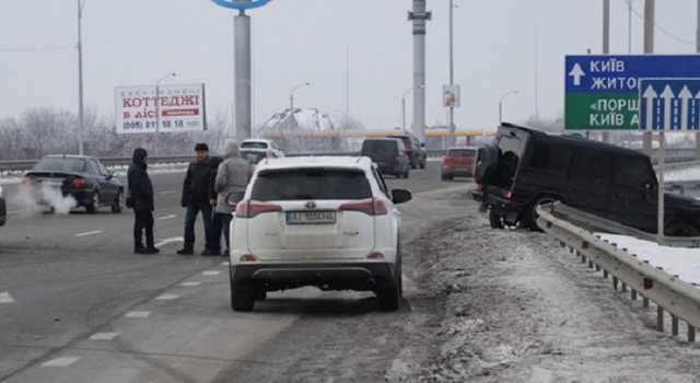   Toyota  Gelandewagen    :  