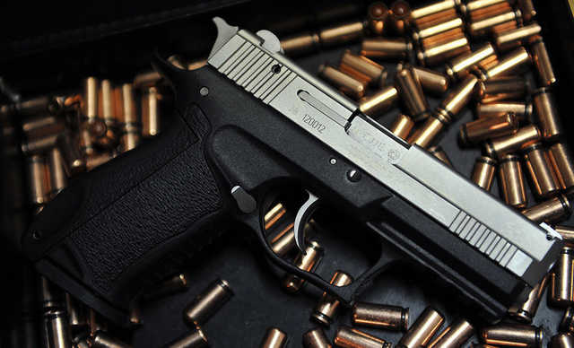 Бывший военнослужащий наладил продажу оружия и боеприпасов из ООС